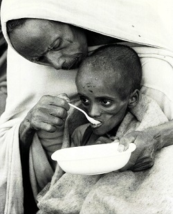 エチオピアで飢餓が広がった=1984年<br> © Patrick Frilet 