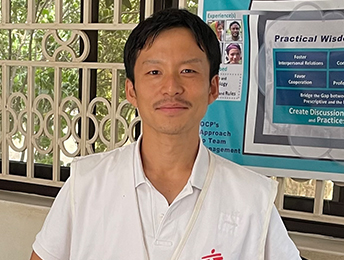 大西 基弘(おおにし もとひろ) ウガンダのオフィスにて <br> © MSF