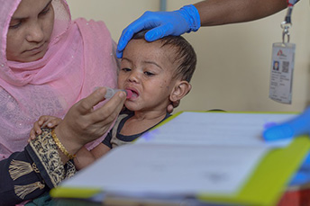 防げるはずの病に襲われる子どもたち　ロヒンギャ難民キャンプではしかが大流行