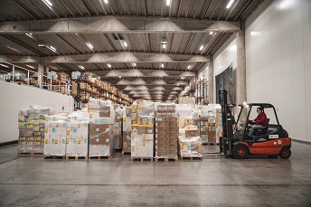 ベルギーのMSF倉庫からウクライナに向けて送られる物資<br> =2022年2月　© MSF